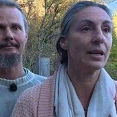 Famiglia nel bosco, "i bambini non sanno leggere": parla la tutrice Famiglia nel bosco, "i bambini non sanno leggere": parla la tutrice