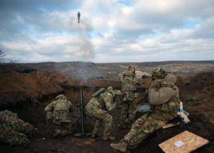 Ucraina, nel Donbass l'incertezza di un fronte fra analisi e propaganda: cosa succede Ucraina, nel Donbass l'incertezza di un fronte fra analisi e propaganda: cosa succede