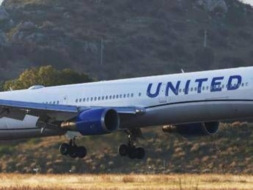 Parabrezza Boeing in frantumi, atterraggio d'emergenza e pilota ferito Parabrezza Boeing in frantumi, atterraggio d'emergenza e pilota ferito