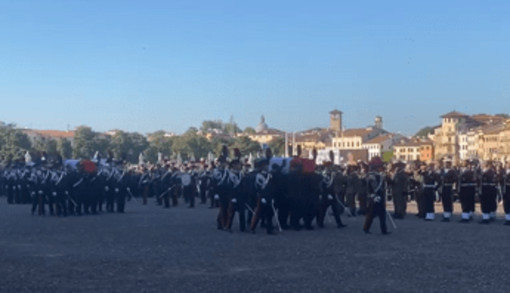 Padova, Meloni e Mattarella ai funerali di Stato dei tre carabinieri morti a Castel D'Azzano Padova, Meloni e Mattarella ai funerali di Stato dei tre carabinieri morti a Castel D'Azzano