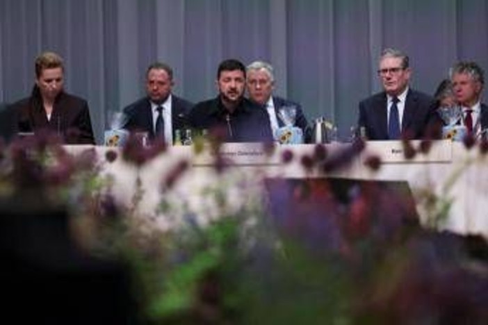 Russia: "Risposta appropriata se Tomahawk a Ucraina". Zelensky: "Mosca può violare spazio aereo ovunque in Europa"