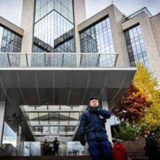 Ucraina, ondata di droni sulla Russia: colpita raffineria e impianto chimico