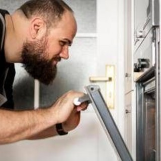 Over 50 e con voglia di cambiare, ecco l'identikit dei collaboratori domestici