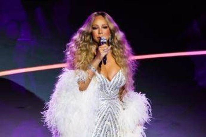 Mariah Carey e il segreto del 'gobbo' nella cerimonia di Milano Cortina