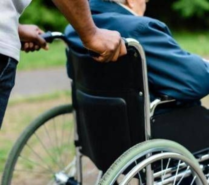 Legge 104, tra 3 mesi aumentano permessi: a chi spettano