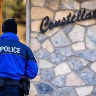 Crans-Montana, l'indagine sulla strage: l'uscita di emergenza era chiusa a chiave Crans-Montana, l'indagine sulla strage: l'uscita di emergenza era chiusa a chiave