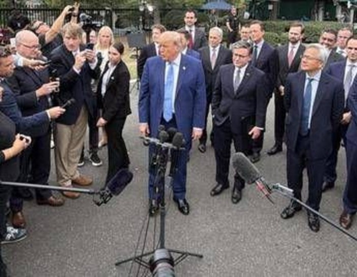 "L'IA è la cosa più grande che ci sia", Trump accelera e la ribattezza Super intelligenza
