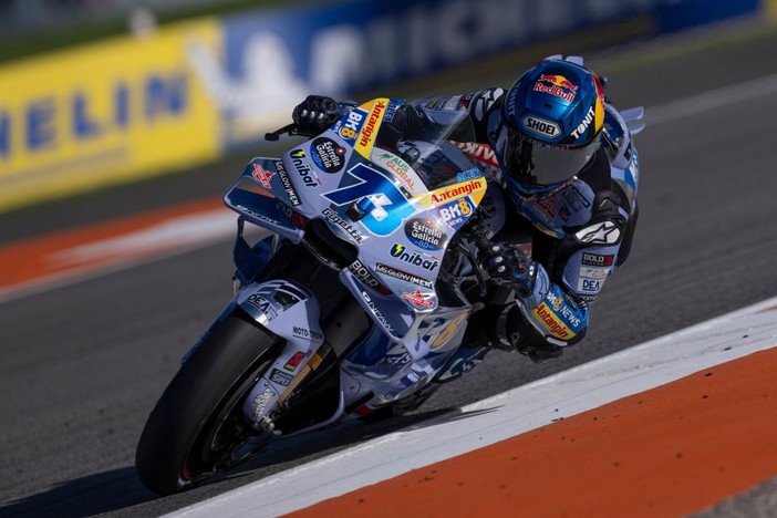 Alex Marquez vince la sprint a Valencia, sul podio Di Giannantonio Alex Marquez vince la sprint a Valencia, sul podio Di Giannantonio
