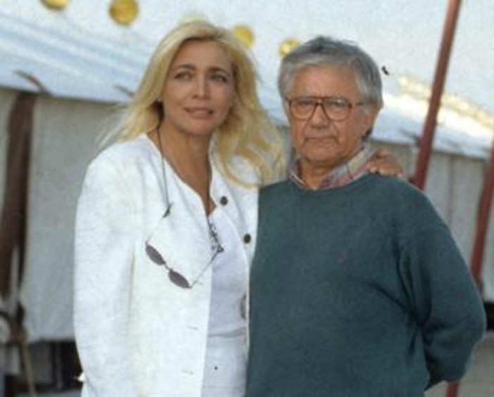 Don Mazzi, il dolore di Mara Venier: "Perdo il mio secondo padre" Don Mazzi, il dolore di Mara Venier: "Perdo il mio secondo padre"