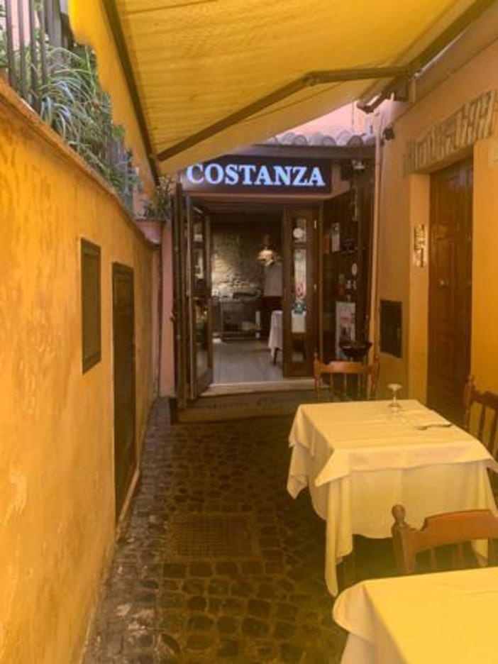 Menù light e tavolo riservato, nasce al ristorante 'Costanza' il programma del centrosinistra Menù light e tavolo riservato, nasce al ristorante 'Costanza' il programma del centrosinistra