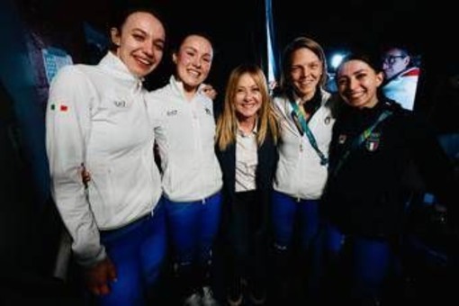 Meloni, show a Milano Cortina: tifa, applaude e Fontana le promette una tutina Meloni, show a Milano Cortina: tifa, applaude e Fontana le promette una tutina