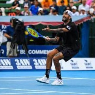 Kyrgios eliminato in doppio agli Australian Open, ma non ci sta: "Le regole sono stupide"