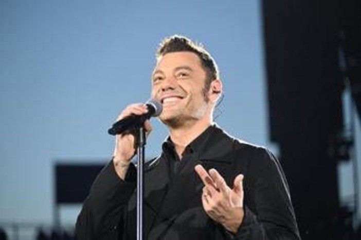Sanremo 2026, Tiziano Ferro super ospite della prima serata: 25 anni di 'Xdono'