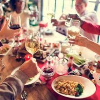 Cenare presto d'inverno, il consiglio del medico: &quot;Ecco perché è meglio&quot;