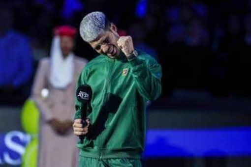 Atp Finals, gioca Sinner ma... viene premiato Alcaraz. A Carlos la coppa del numero uno