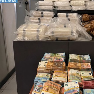Maxi scambio tra tir e suv con sequestro di 30 Kg tra cocaina ed eroina, 2 arresti