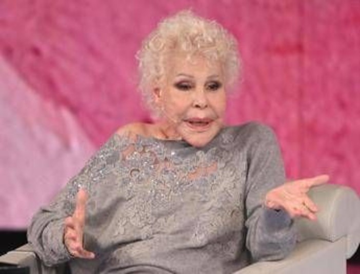 Vanoni, la laurea honoris causa pochi mesi fa e il desiderio: "Intitolatemi un'aiuola" Vanoni, la laurea honoris causa pochi mesi fa e il desiderio: "Intitolatemi un'aiuola"