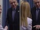 Siparietto Erdogan-Meloni: "Smetti di fumare", "Lo so..."