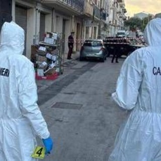 Siracusa, accoltella la ex che esce dal lavoro: lei in fin di vita, lui arrestato Siracusa, accoltella la ex che esce dal lavoro: lei in fin di vita, lui arrestato