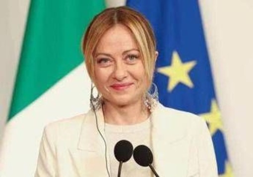 Sondaggi politici, Fratelli d'Italia primo partito: centrodestra avanti sul campo largo. Pd arretra Sondaggi politici, Fratelli d'Italia primo partito: centrodestra avanti sul campo largo. Pd arretra