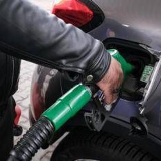 Benzina e diesel, continua calo prezzi carburanti Benzina e diesel, continua calo prezzi carburanti