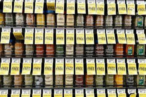 Usa, in vigore da oggi dazi del 10% sull'import