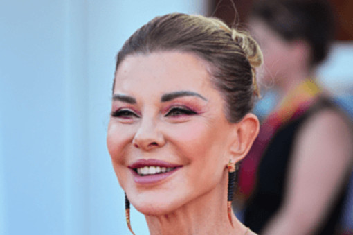 Alba Parietti critica Selvaggia Lucarelli: "Non potremmo mai essere amiche"