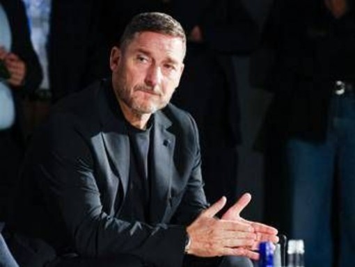 Totti e la paura del Covid: "Stavo per morire, mi ha chiamato Pier Silvio Berlusconi"