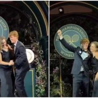 Smoking, ballo e... regali: così Sinner ha festeggiato trionfo a Wimbledon Smoking, ballo e... regali: così Sinner ha festeggiato trionfo a Wimbledon