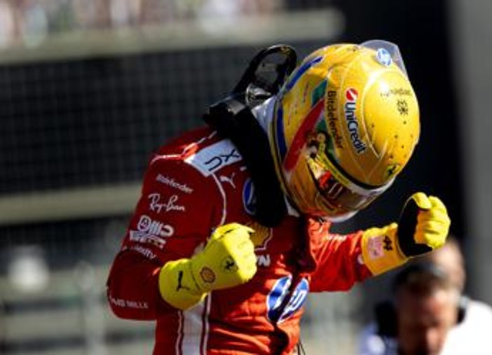 Gp Silverstone, Hamilton conquista pole position per gara sprint Gp Silverstone, Hamilton conquista pole position per gara sprint