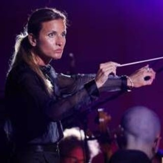 Fenice, Beatrice Venezi impugna la risoluzione del contratto: "Provvedimento nullo e discriminatorio"