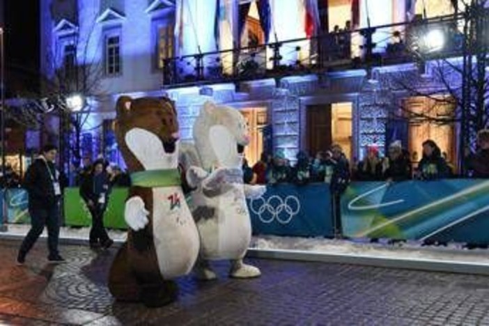 Dalle pins di Snoop Dogg alle mascotte Tina e Milo: caccia ai gadget introvabili di Milano Cortina