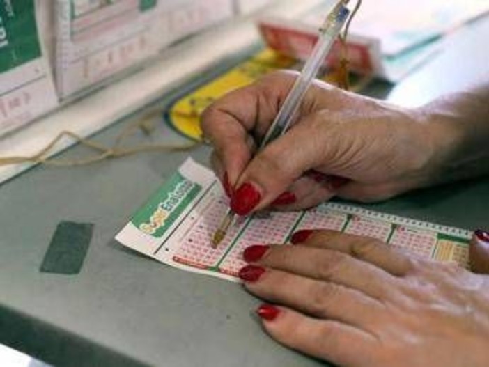 Superenalotto, numeri combinazione vincente oggi 25 settembre Superenalotto, numeri combinazione vincente oggi 25 settembre