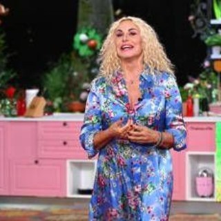 Antonella Clerici, la denuncia sui social per l'eccessiva magrezza: "Pericolosa deriva" Antonella Clerici, la denuncia sui social per l'eccessiva magrezza: "Pericolosa deriva"