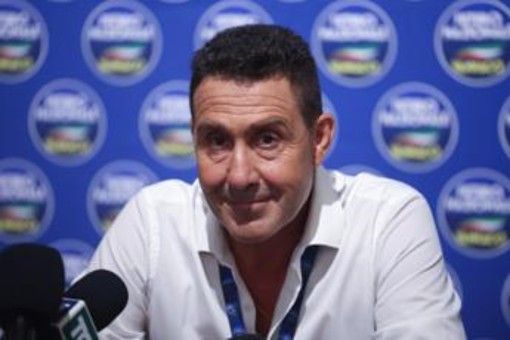 Vannacci risponde a Meloni: "Premier chiede fiducia a scatola chiusa, alleanze si fanno in due" Vannacci risponde a Meloni: "Premier chiede fiducia a scatola chiusa, alleanze si fanno in due"