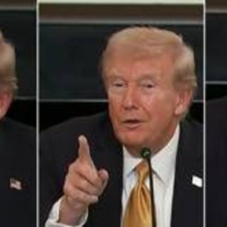 Trump, show in conferenza stampa: "Tu zitto, sei senza speranza"