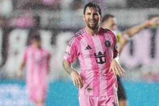 Messi, nessun ritiro: l'argentino rinnova con l'Inter Miami