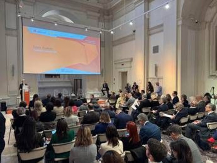 Monti (Lombardia): "Integrare economia e salute per accesso rapido all'innovazione" Monti (Lombardia): "Integrare economia e salute per accesso rapido all'innovazione"