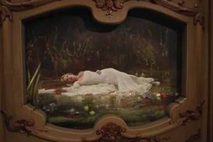 L'effetto Taylor Swift travolge un museo tedesco, fan in fila per Ophelia