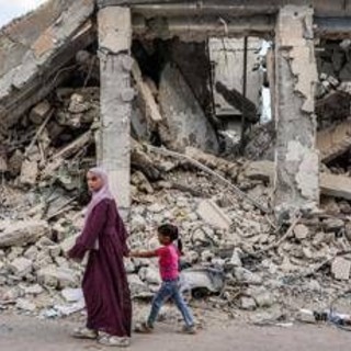 Israele: "Tregua violata, Hamas riconsegni 19 corpi degli ostaggi". Il valico di Rafah sarà riaperto domenica