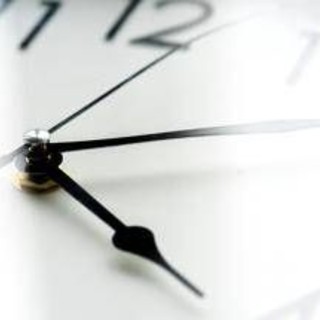 Torna l'ora solare, fra 7 giorni lancette indietro: gli effetti su salute e bollette Torna l'ora solare, fra 7 giorni lancette indietro: gli effetti su salute e bollette