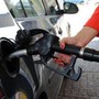 Benzina e diesel, prezzi ancora in aumento: gasolio a un passo da 2,1 euro