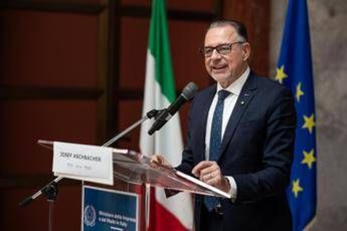 Aschbacher (Esa): "Guida investimenti economia mare, sempre più interconnessi"