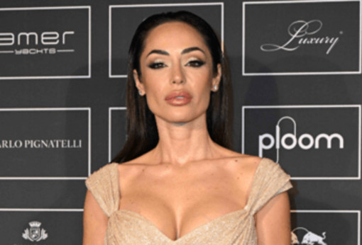 Raffaella Fico: "Io tradita, l'ho cacciato subito di casa. Smettiamola di dare la colpa alle donne" Raffaella Fico: "Io tradita, l'ho cacciato subito di casa. Smettiamola di dare la colpa alle donne"