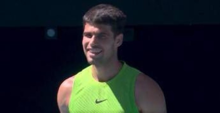 Australian Open, tifoso urla "Carlos Nadal!" e Alcaraz scoppia a ridere