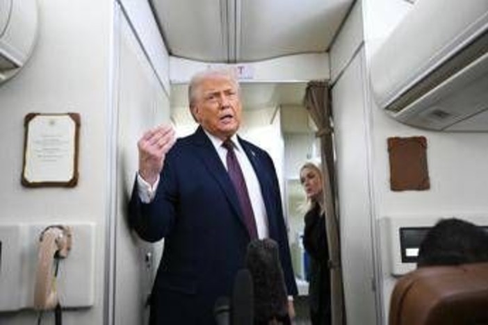 Trump sull'Air Force One: "In Groenlandia possiamo fare ciò che vogliamo" Trump sull'Air Force One: "In Groenlandia possiamo fare ciò che vogliamo"