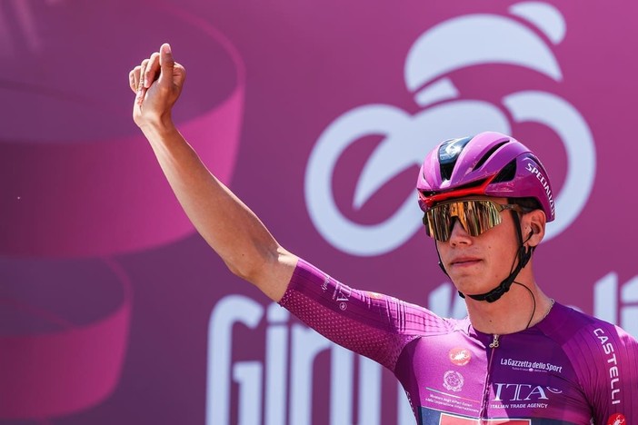 Magnier vince in volata la 18^ tappa, Vingegaard saldamente in rosa
