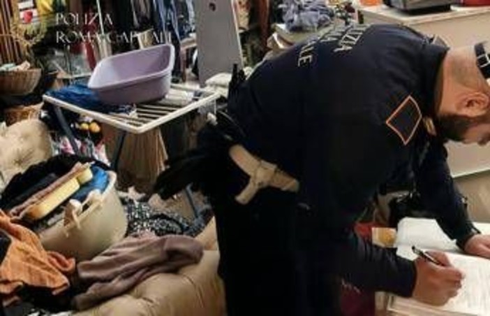 Roma, neonato tra droga e rifiuti: madre denunciata, arrestato il compagno