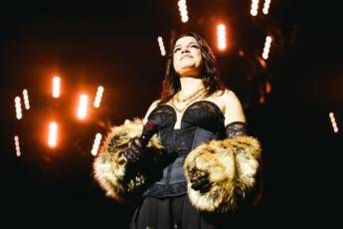 Emma suona la chitarra di papà Rosario: "Ho trovato coraggio dopo tanto tempo" Emma suona la chitarra di papà Rosario: "Ho trovato coraggio dopo tanto tempo"