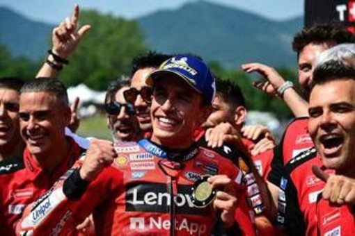 MotoGp, Marquez vince la Sprint davanti a Bezzecchi. Delude Bagnaia